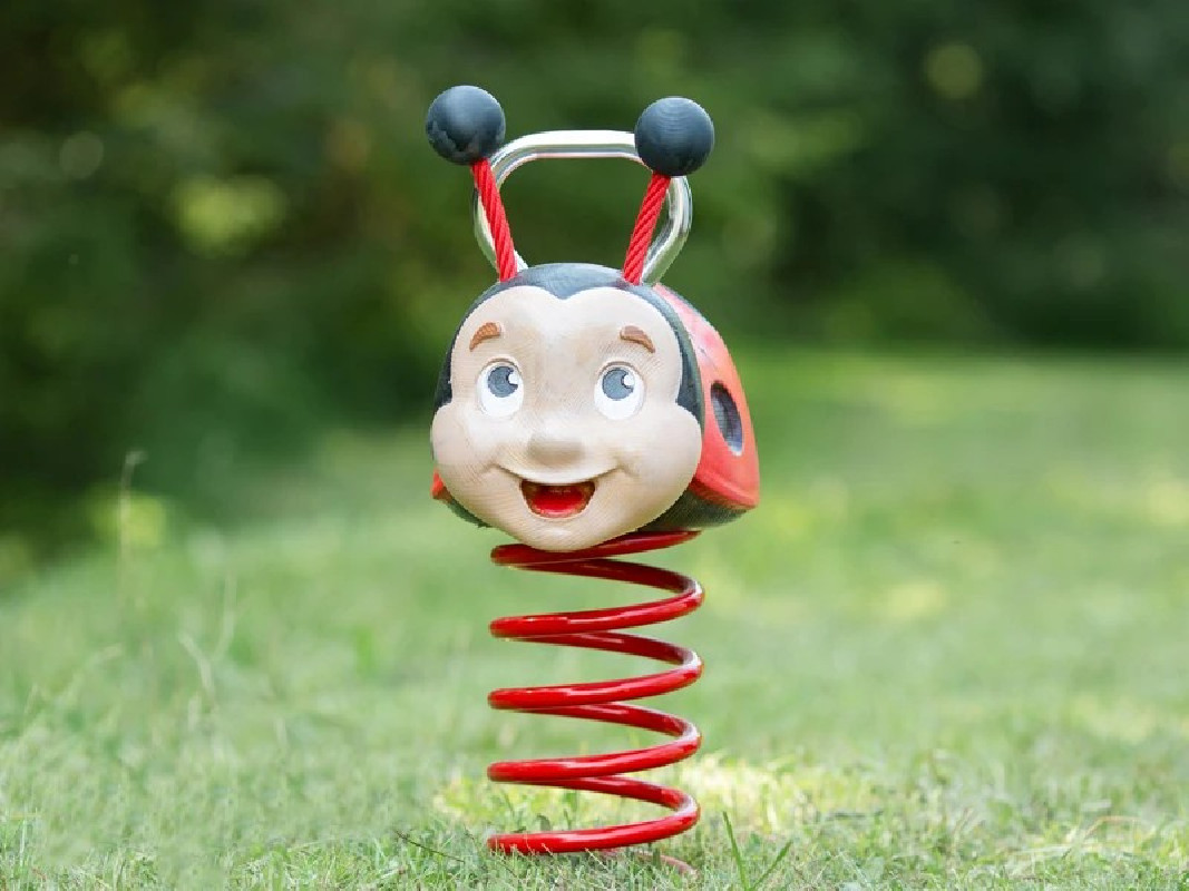 Jeu sur ressort réaliste en bois Mélanie la coccinelle