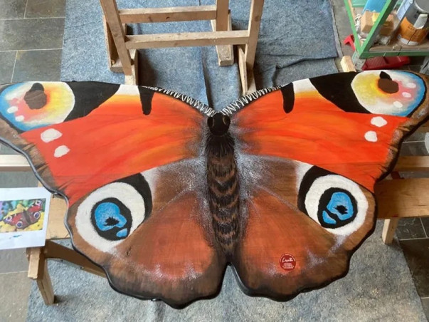 Jeu sur ressort réaliste en bois Vanessa le papillon