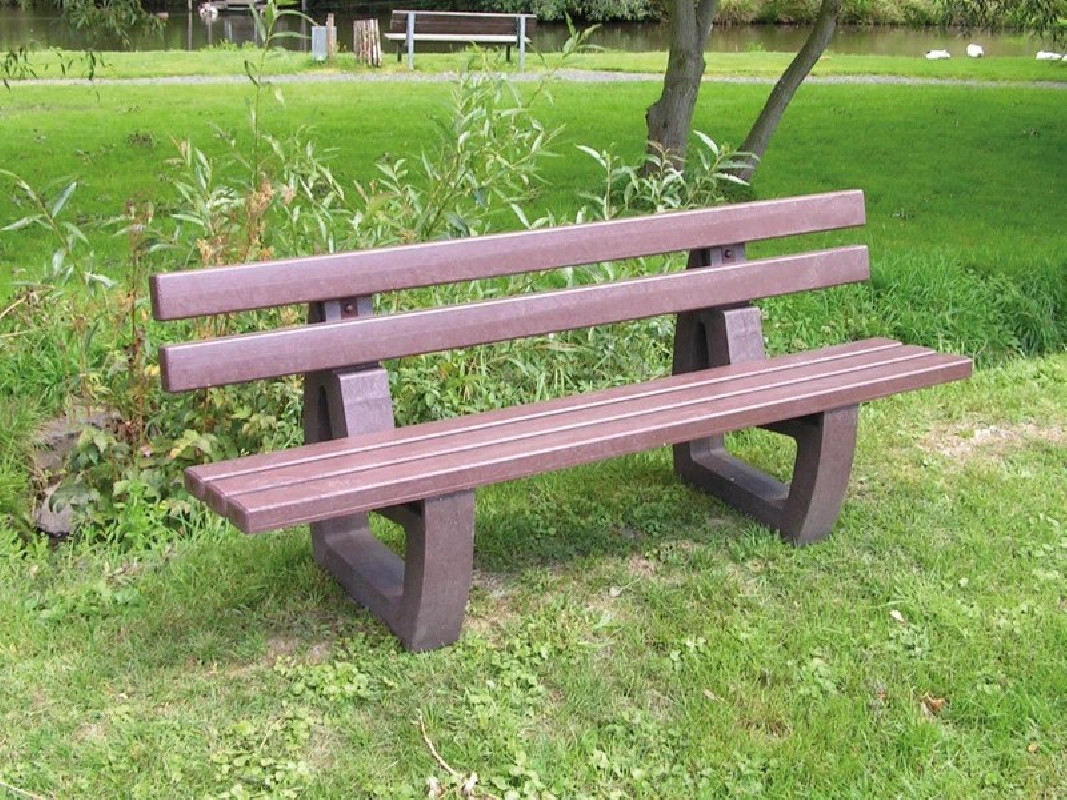Banc Sutton marron - Plastique revalorisé - Lg 200 cm