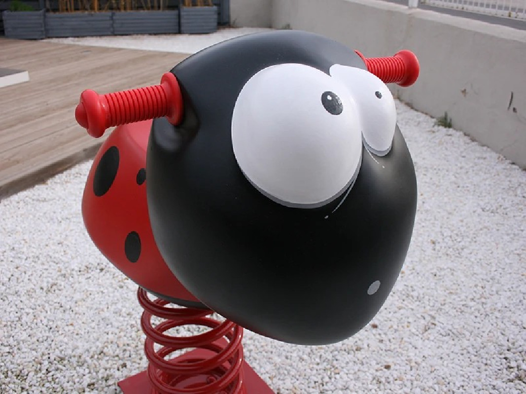 Jeu sur ressorts la Coccinelle