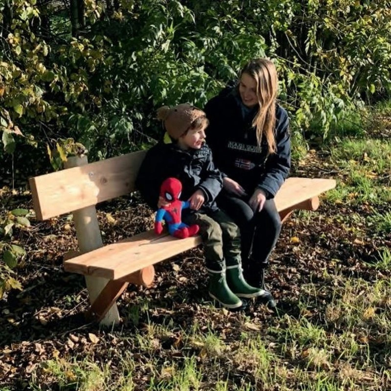 Banc en robinier
