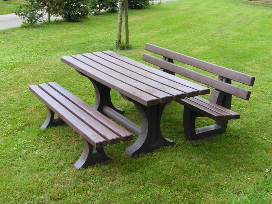 Table Tivoli marron - Plastique revalorisé - Lg 200 cm