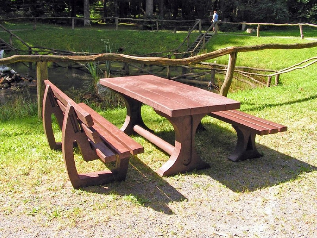 Table Trinity marron - Plastique relavorisé - 75x65x200 cm