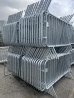 Barrière de police galva 2.00m avec plaque