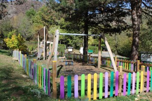 Fourniture et pose d'une aire de jeux en robinier pour le camping municipal de Luzenac, 09 - Sud Environnement